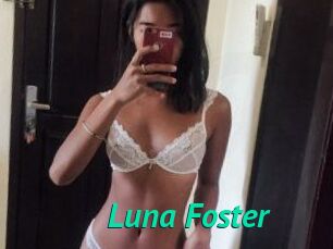 Luna_Foster