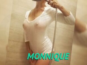 MONNIQUE_