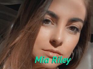 Mia_Riley