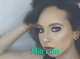 Mia_cum