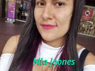 Mia_joones